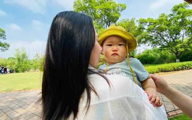 宝宝|傅程鹏二度当爸父爱爆棚,点赞母子温馨照,内地捞金缺席儿百日宴