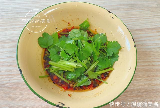 入味|凉拌莲藕怎么做不发黑?多加一步,藕片清脆爽口,香辣入味不发黑