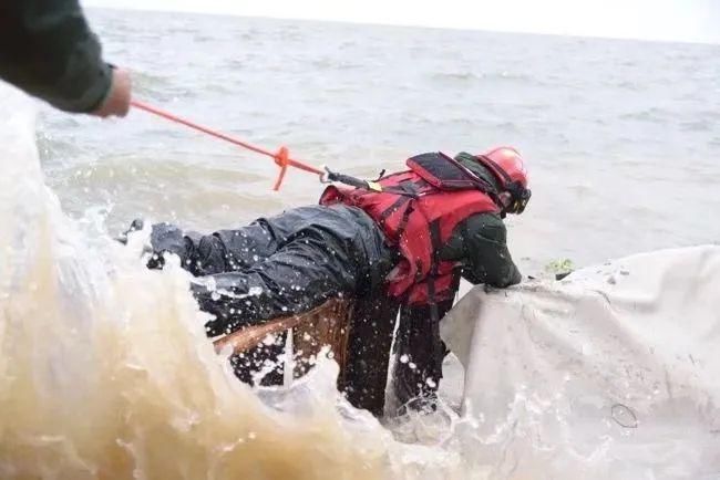  收下|【超燃】这组防汛图请收下！