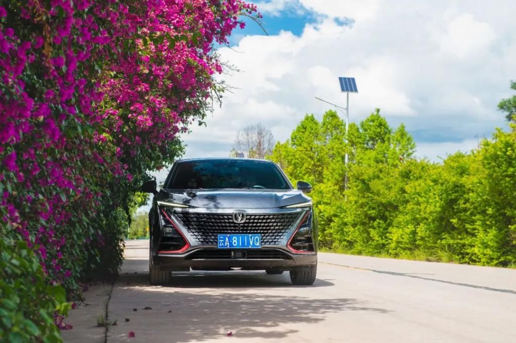 上头|爆款的实力 真的很上头 试驾长安UNI-T