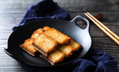  有个|经常炸的带鱼粘锅怎么办？这里有个小技巧交给你！吃带鱼好处多多