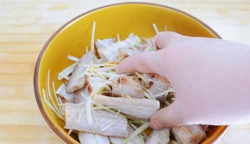  不粘锅|带鱼怎么除腥味？原来这么简单，不腥不破皮还不粘锅