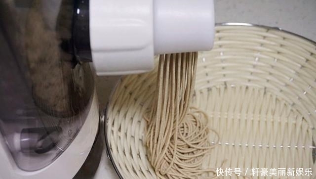 荞麦面|天热吃凉面,很多人都不知面条加入它,劲道又爽滑