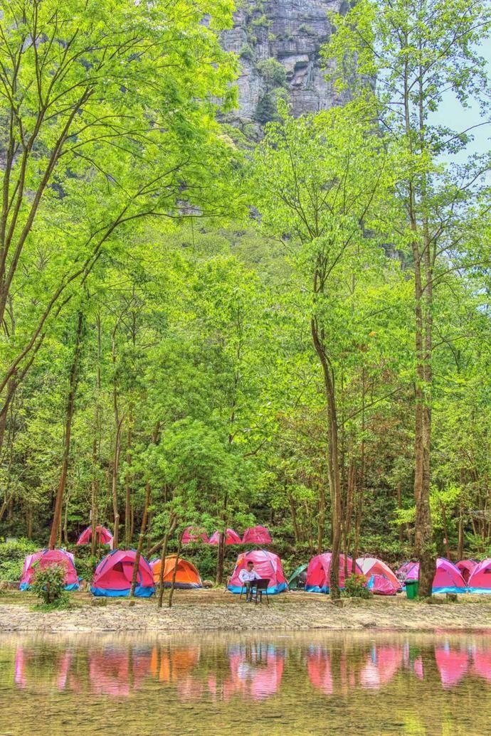  露营|小众游|泛舟露营戏水K歌……漫步夹缝岩，感受惬意悠然