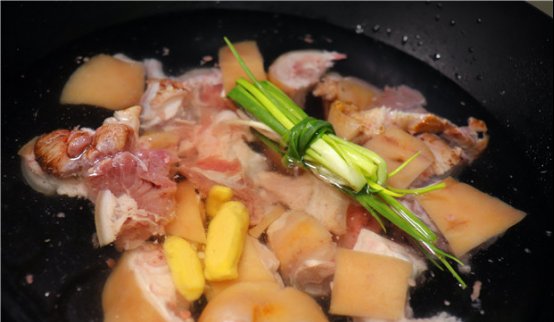  黄磊|焖猪蹄好吃有诀窍? 学会黄磊的做法, 不加一滴水, 软嫩Q弹超下饭