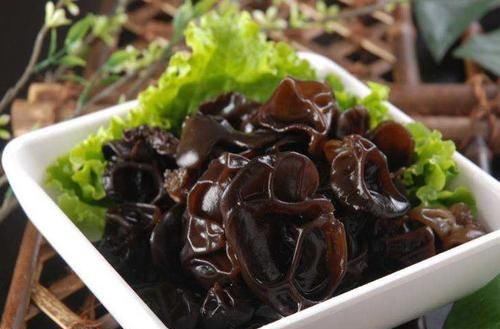  先兆|头晕、手发麻、言语不清？是脑梗先兆！4种食物让大脑年轻10岁