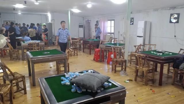  某家居门店|接举报，岳阳出动40多名警力，42人现场被抓