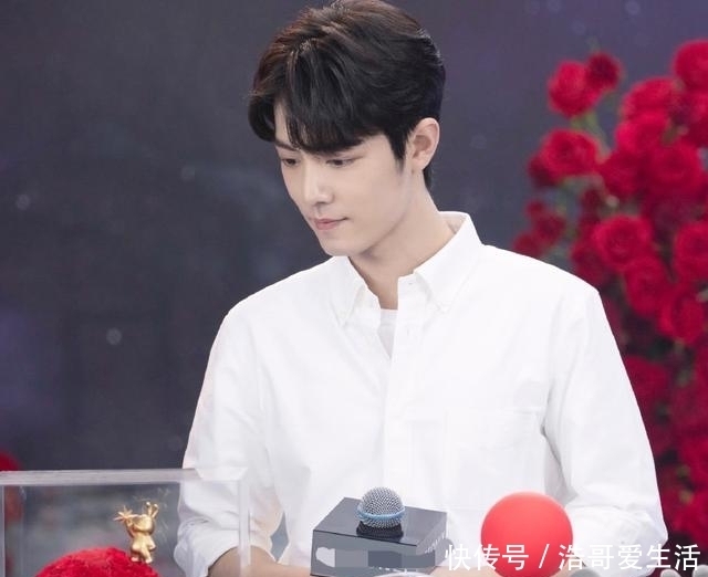 玫瑰花|肖战直播,852.9万人观看,3亿点赞,最高付款人数不到500