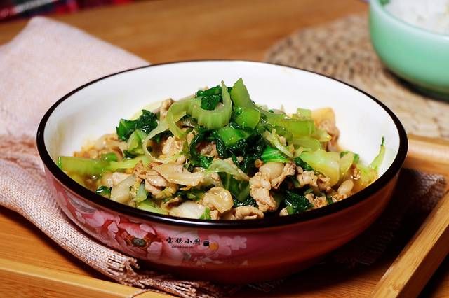 肉片|炒菜,记住这两招,青菜嫩绿不黑,肉片香软不硬,老人都咬得动