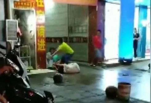  男子|澄迈男子当街殴打妻子并开车碾压？警方通报来了