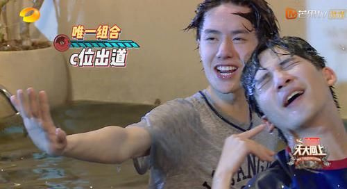  王一博|王一博《天天向上》玩密室逃脱，反应超快，炫耀的样子像个孩子