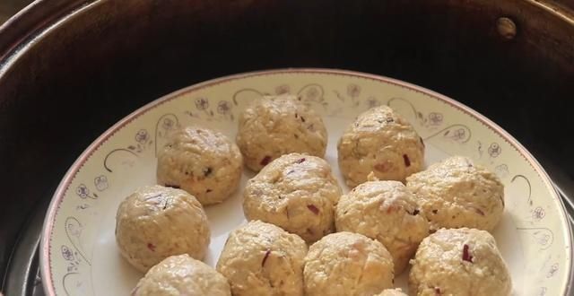 吃法|五花肉别红烧了,加1块豆腐,教你解馋新吃法,孩子一口一个