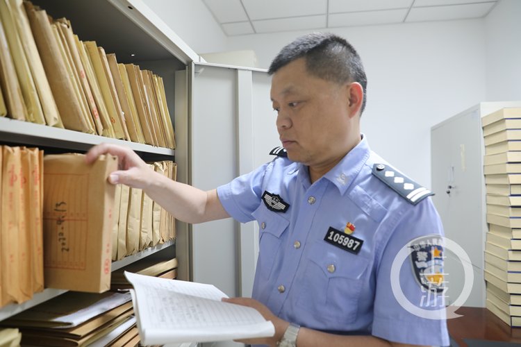  杨兵|只因在人群中多看了你一眼29年老刑侦挖出一起百万“黄金大盗”案