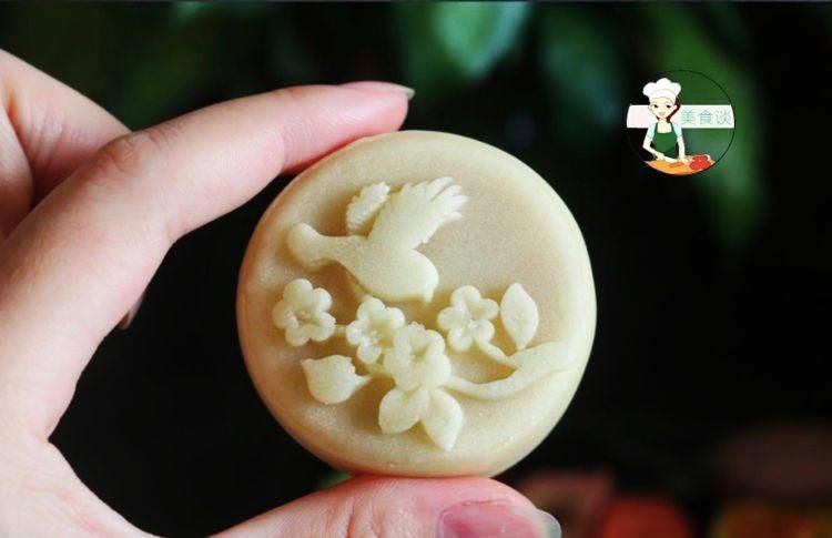 流心|此月饼第一次见,实在太美了,发朋友圈被点赞,网友:舍不得吃了