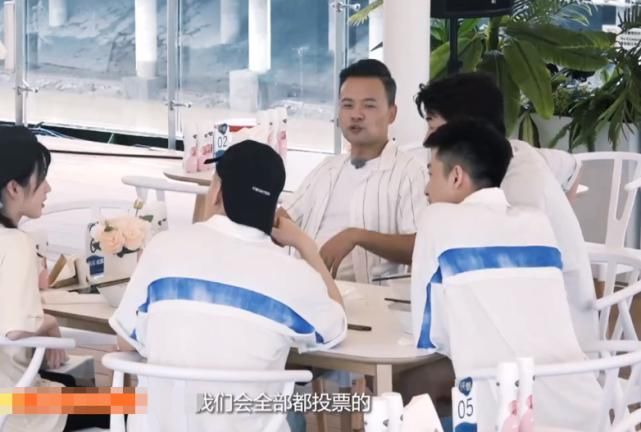  黄晓明|《中餐厅》矛盾接连发生，林大厨当着黄晓明的面发火，赵丽颖的表情透露一切