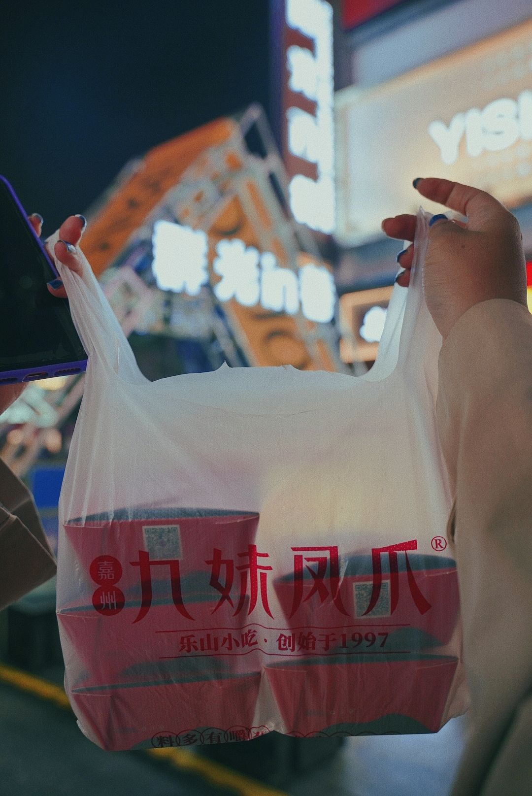 商场里|美食打卡攻略!每一个美食聚集地,都种满了成都人