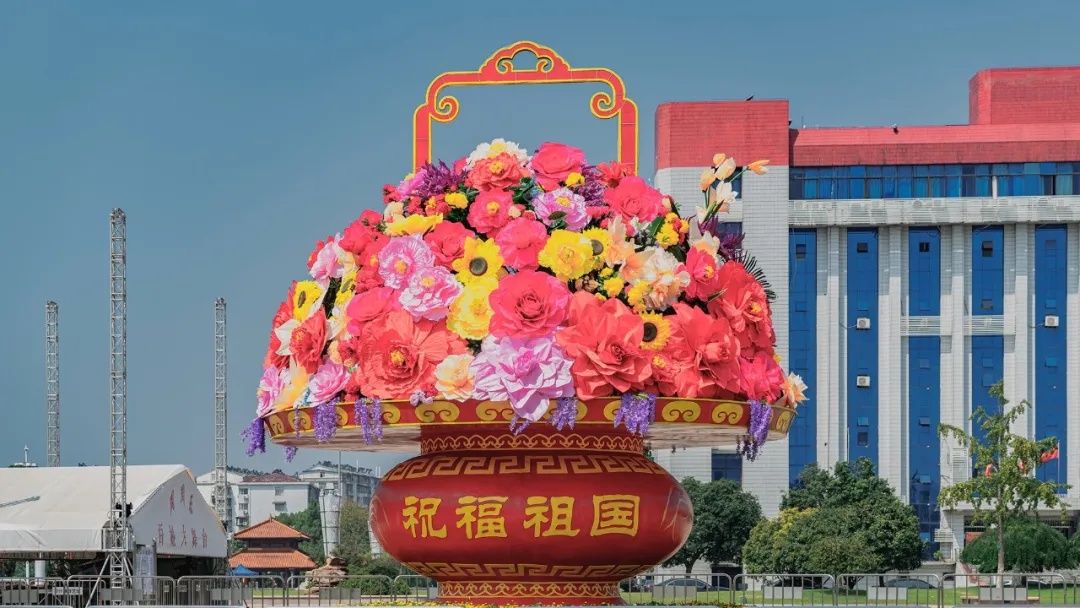  花篮|鄂州凤凰广场多了一个大花篮！
