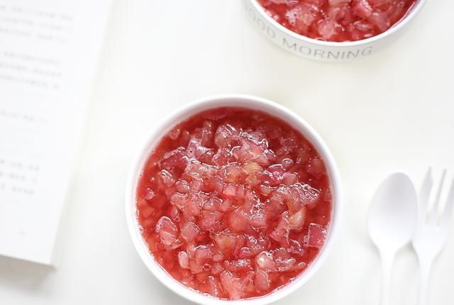  美味|只需3个桃子，就能做出2种甜品，美味解馋又实惠，做法超简单