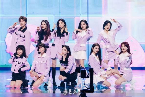  炙热|《炙热的我们》总决赛，硬糖少女担任评审团，网友却直言配吗？