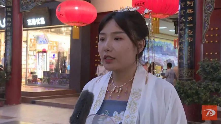  夜市|炫｜体验汉服汉礼 敦煌夜市上演“穿越”秀