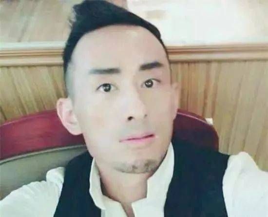  慢慢地|靠着《星光大道》一炮而红，娶了超女，现在却过得十分落魄