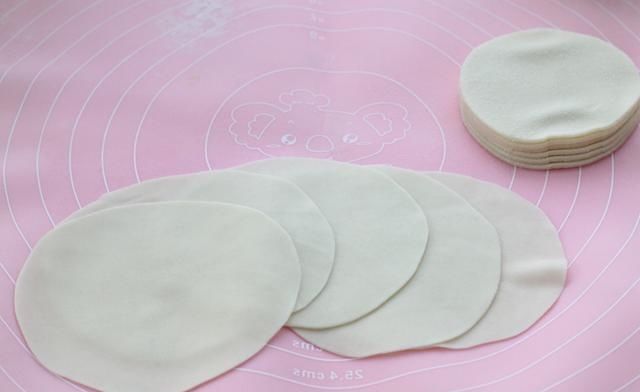 发酵|不揉面不发酵,用饺子皮做水煎包,皮薄馅大倍儿鲜美,当早餐正好