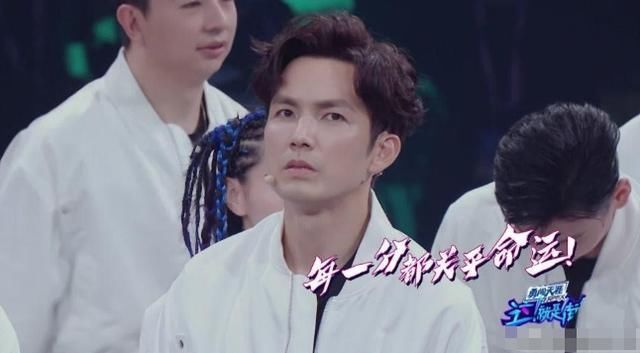 节目组|最新一期《这就是街舞3》,节目组的剧本从两个细节可以看出!