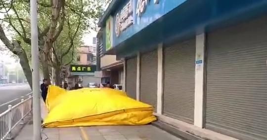 当场|纵身一跃，女子跳楼当场昏迷不醒，前男友闹矛盾了，她还割过腕