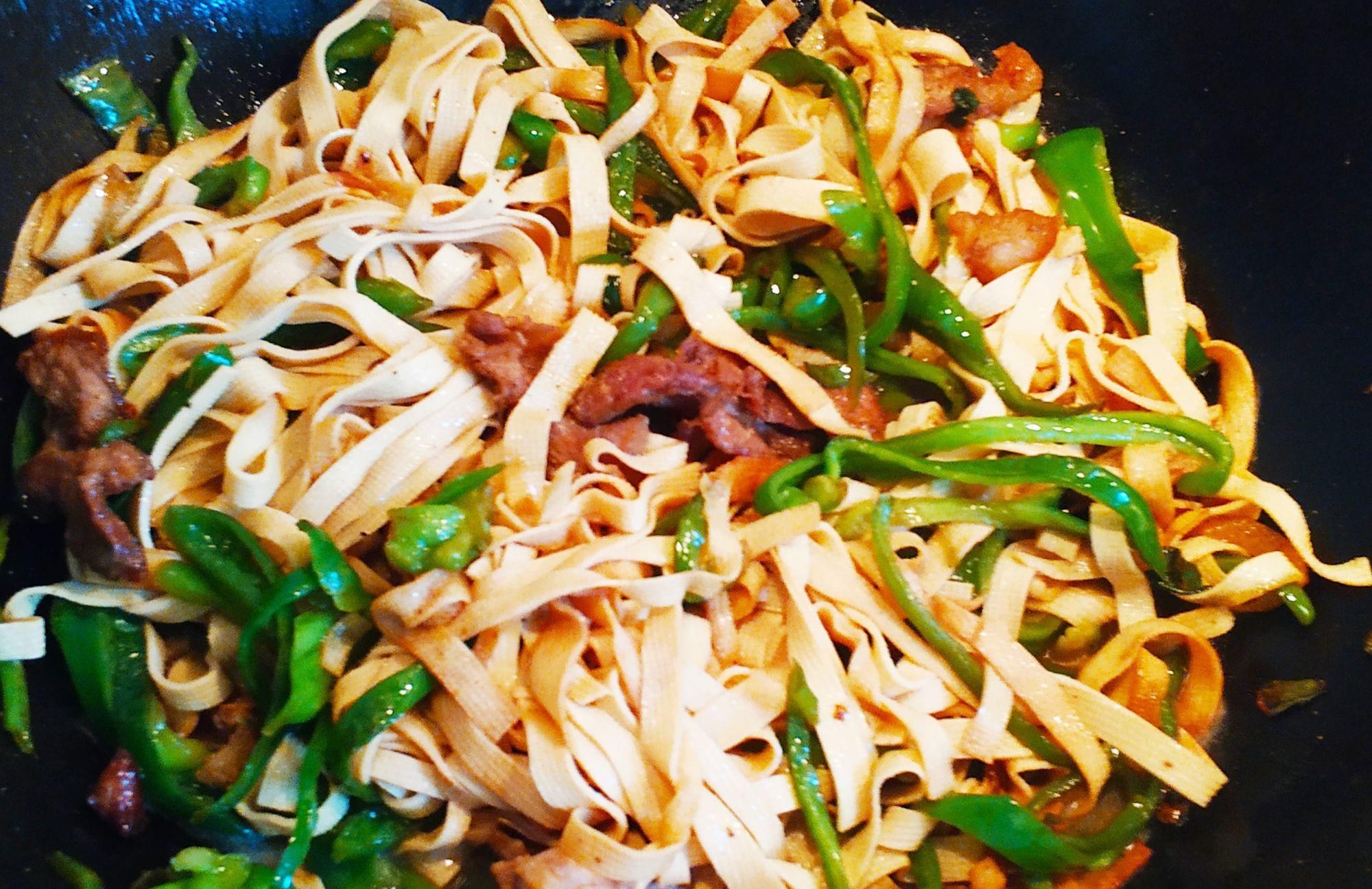  豆腐|美味的尖椒炒干豆腐，简单好做还好吃，你也做做看