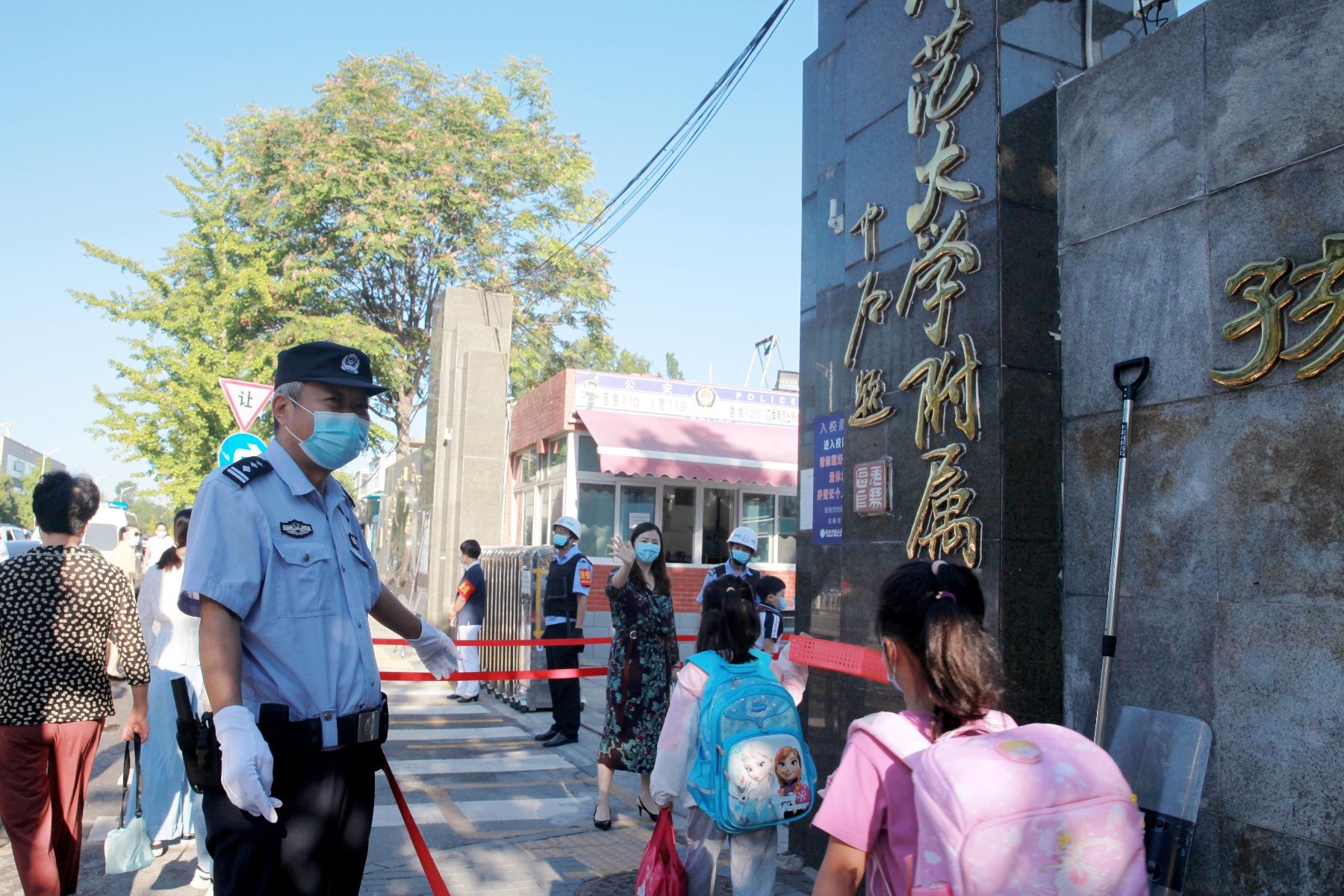  实验小学|薪火传承 赓续前行——开学首日“宝来”身影照亮学途