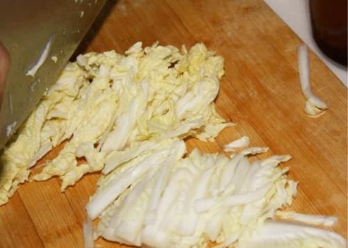  夏天|夏天这个菜正便宜，用它包饺子，馅鲜肉香，鲜嫩好吃，还利尿排毒！