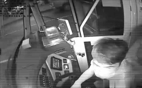 张豪|男孩意外错过末班车，幸亏这位“路人”多看一眼