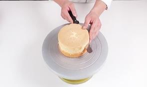  色泽|【水晶蛋糕】造型简单，色泽也很诱人，制作起来做得很漂亮