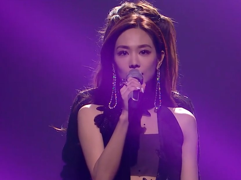 意难|王霏霏没能出道意难平,发言令人伤感,可是却被她的耳环吸引了