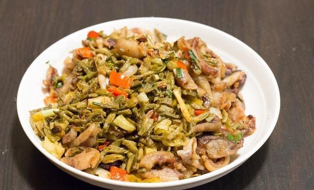 亲戚|周末亲戚来家里吃饭,弟媳下厨做了11道菜,大伙吃了一锅米饭