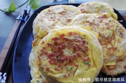 营养|3个鸡蛋,不揉面,简单一搅,做家人爱吃的鸡蛋饼,鲜美有营养