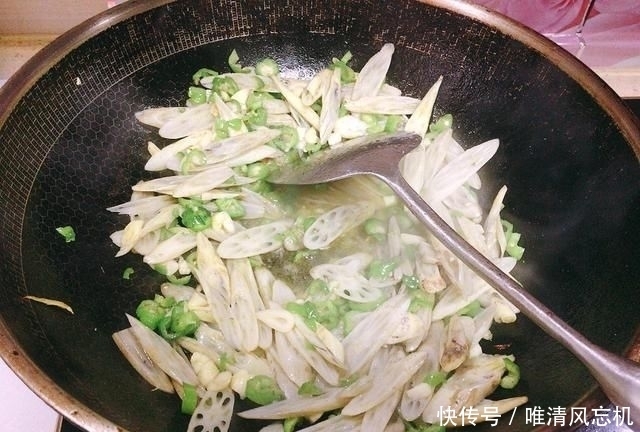 正当|菜正当季,7块钱炒一盘,鲜香脆爽