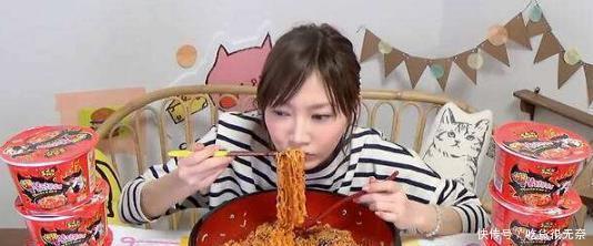 怕烫嘴|吃了30年泡面才发现,桶面竟然有个“小机关”,尝试后太厉害了