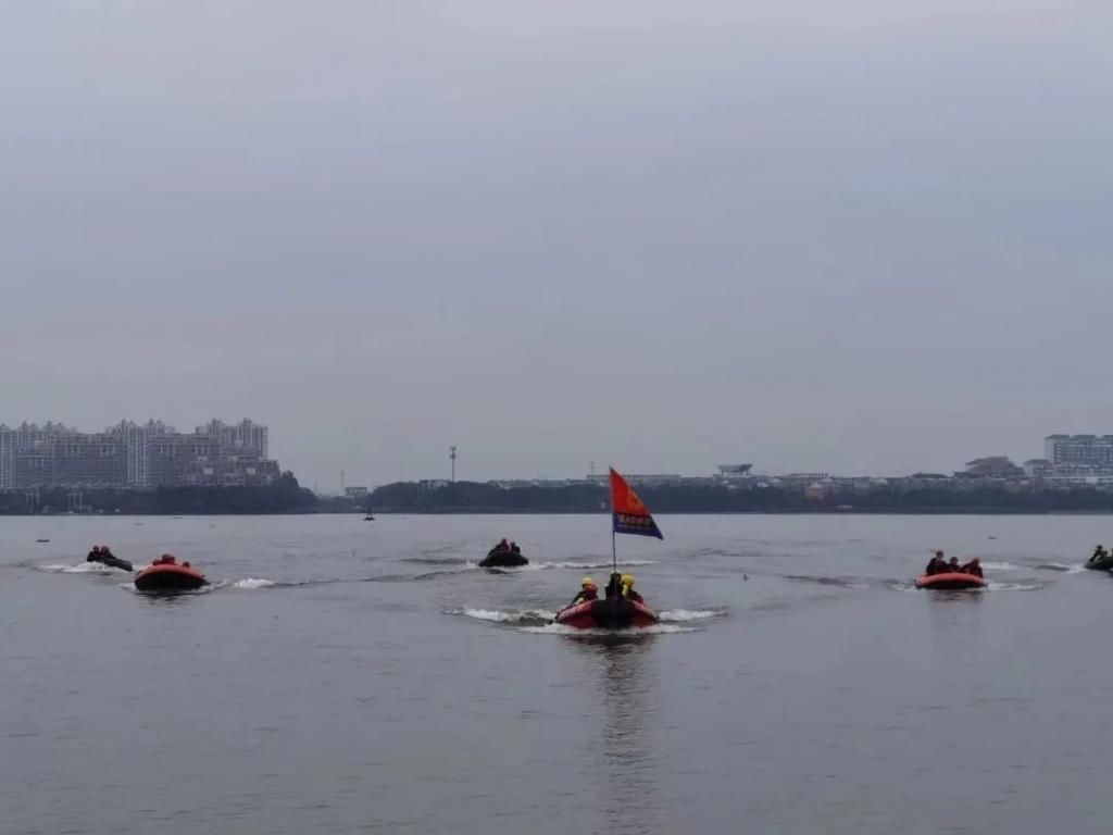  收下|【超燃】这组防汛图请收下！