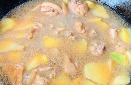  制作|家庭煮夫的日常 家庭版大盘鸡焖面 制作简单 美味健康