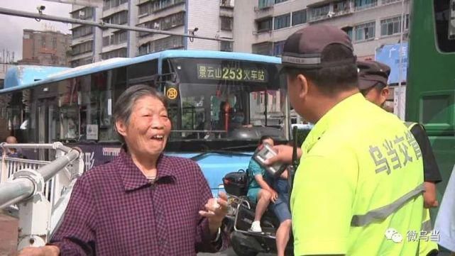 专项|全国文明城市整改攻坚进行时 | 交通违法专项整治劝导市民文明出行