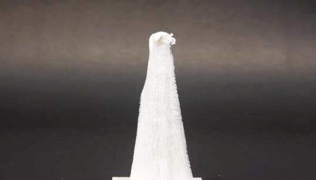 铝板|为什么一滴水银就能摧毁飞机？将水银滴在铝板上，画面太壮观了