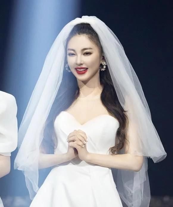  讽刺|《浪姐》投票通道开启结果太讽刺，孟佳人气飙升第一，节目组被狠打脸！