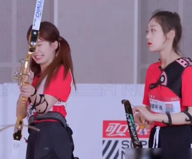  合体参加|硬糖少女学射箭，张艺凡给陈卓璇乱支招，挑王艺瑾毛病全员爆笑