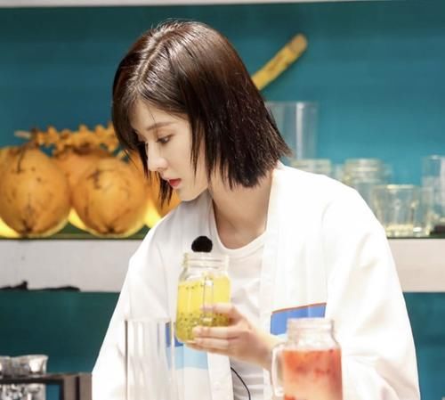  夏日|宝藏综艺《夏日冲浪店》，王一博陪你海上冲浪，只有相爱没有相杀