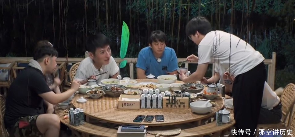 黄磊老师|《向往4》黄磊做豆腐鱼,看到无滤镜食物后,网友:不会做别装!