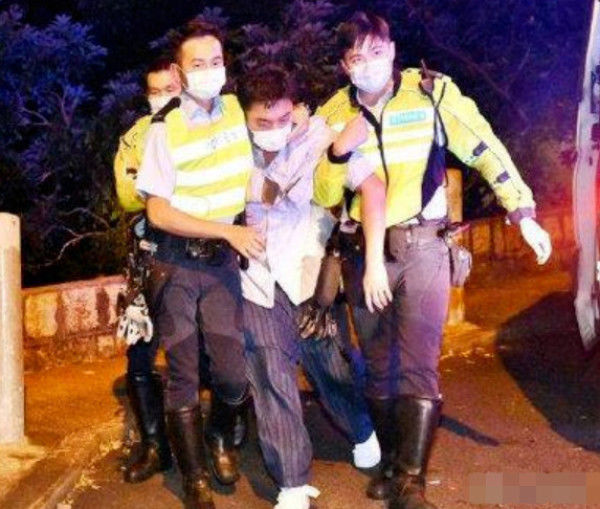  救护车|男星醉驾出车祸，烂醉如泥被扶上救护车，两度饮酒出事或面临收监