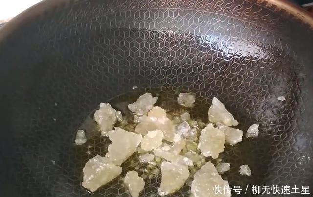 上桌|孩子爱吃的可乐鸡翅,简单3步就能上桌,甜香软嫩,营养又美味