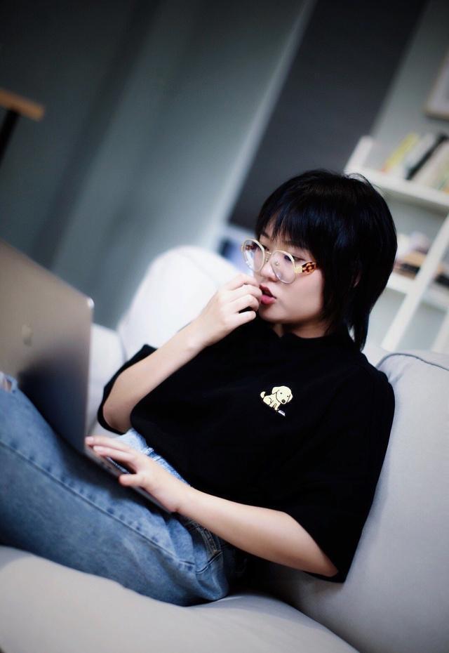 脱口秀|弃吴亦凡选王建国?北大网红李雪琴用脱口秀炸场,可她却想过轻生