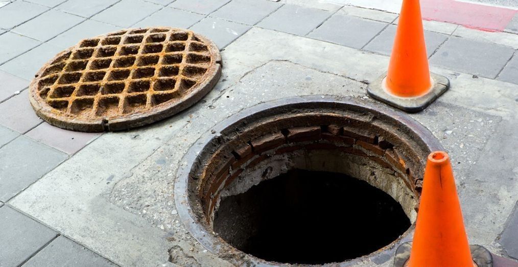 缺德|缺德！一男子偷18个井盖卖500元，危害公共安全获刑3年半